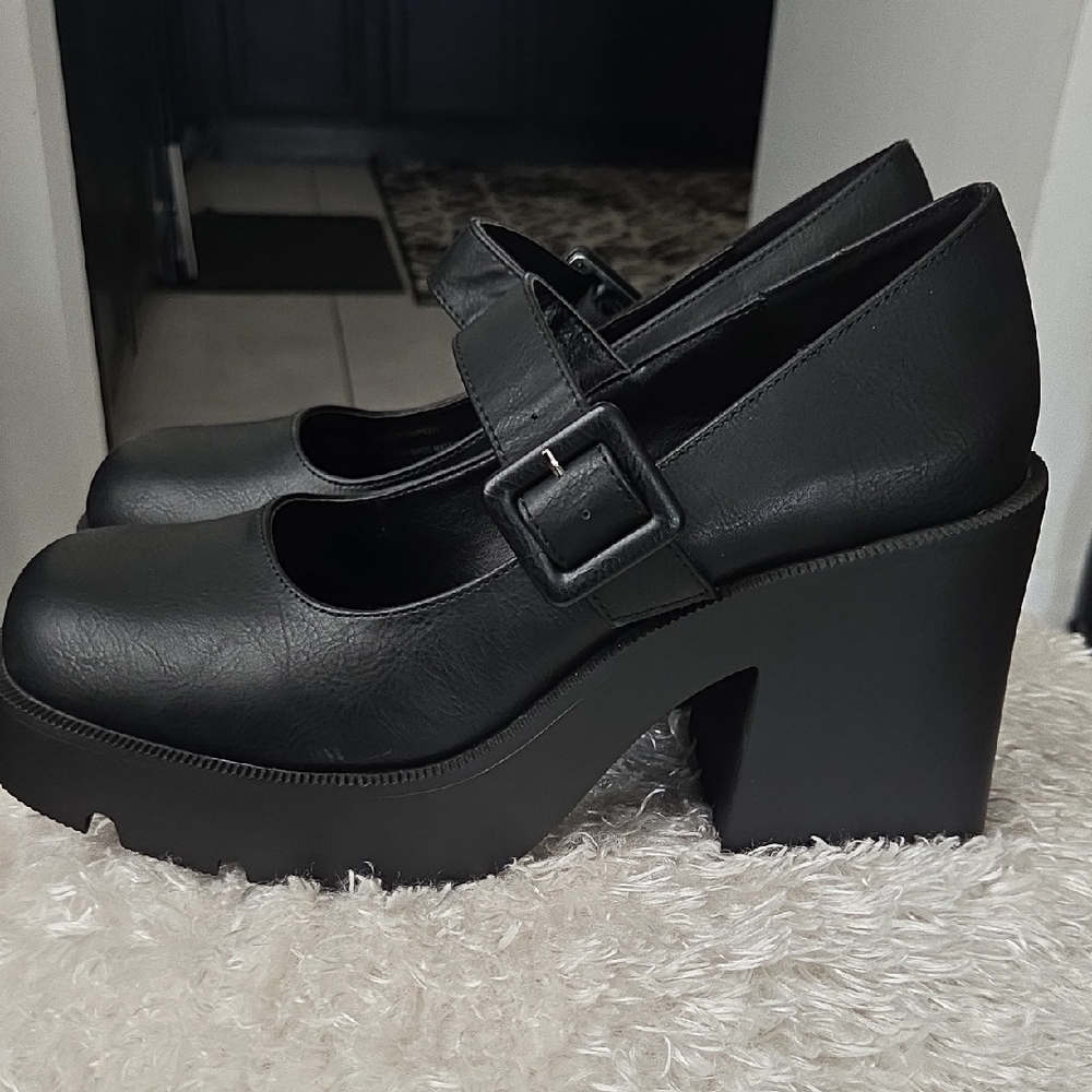 Madden Girl Black Platform Mary Jane Pumps - Picture 5 of 10